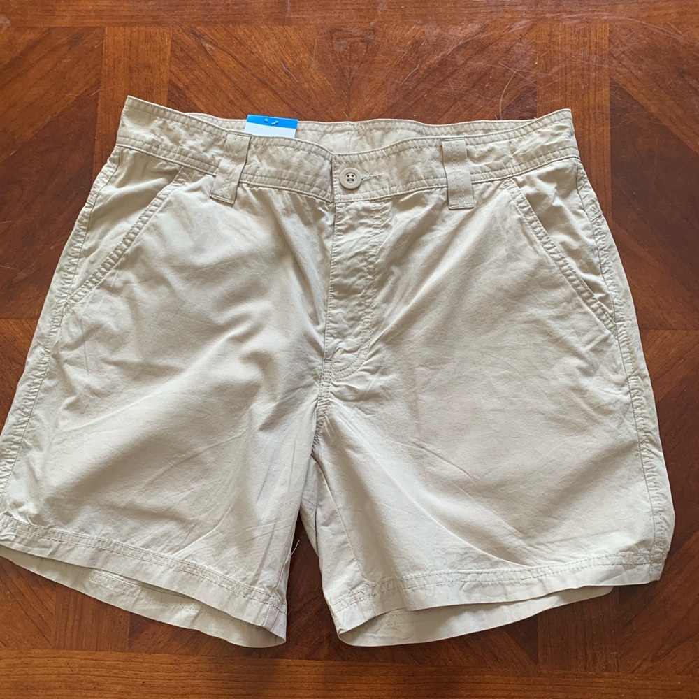 NWT men’s Columbia regular flat front shorts.